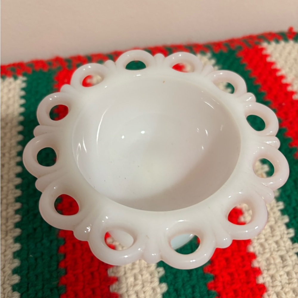 Small vintage Milk Glass bowl 5x5x3